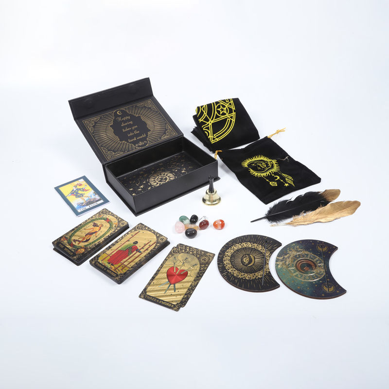 Đồ chơi bài có kích thước bài poker được in tùy chỉnh với kết thúc mờ và cạnh đỏ